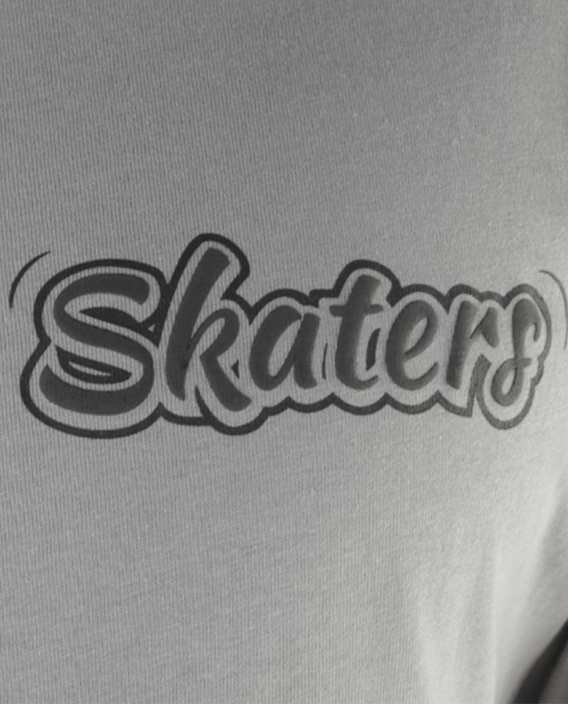 104766660-Camiseta-Orange-oversized-fit-gris-estampado-de-skaters-para-hombre