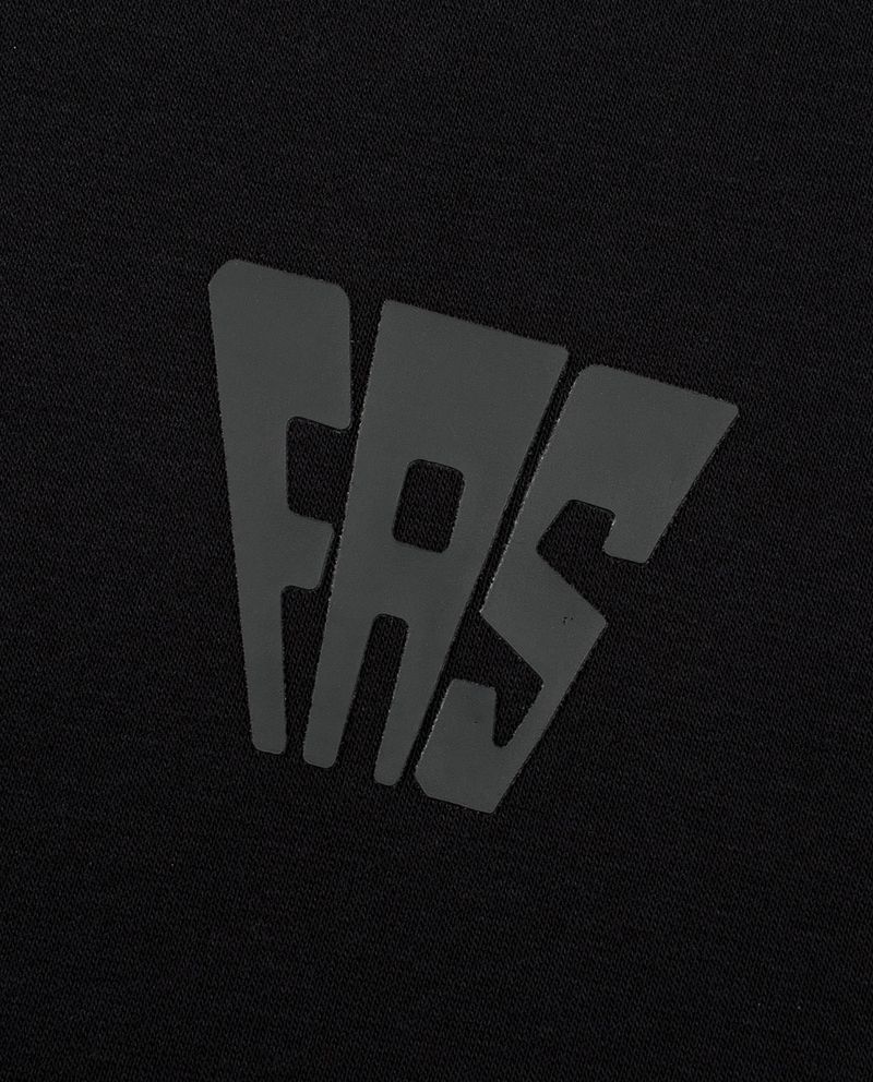 104741118-Sueter-fas-lifestyle