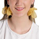 104676321-Aretes-de-petalos-color-amarillo-para-mujer