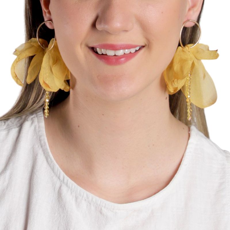 104676321-Aretes-de-petalos-color-amarillo-para-mujer