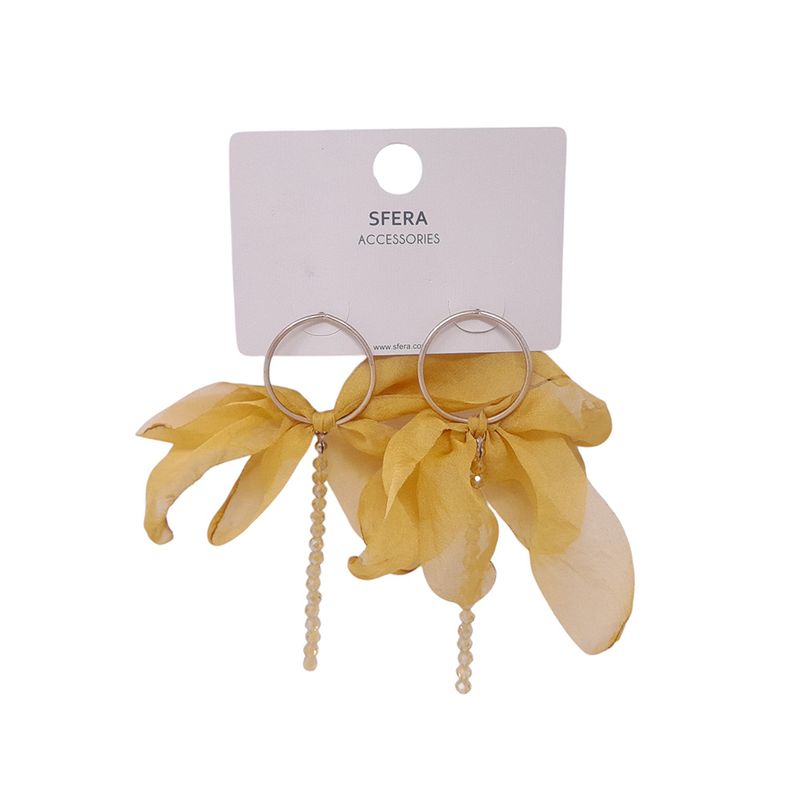 104676321-Aretes-de-petalos-color-amarillo-para-mujer