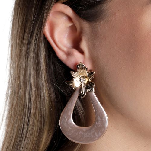 Aretes largos dorados para mujer