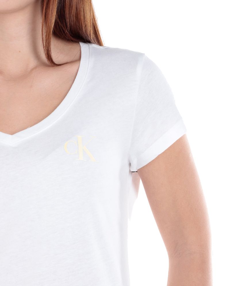 104711424-Camiseta-Calvin-Klein-manga-corta-para-mujer
