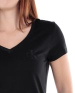 104711429-Camiseta-Calvin-Klein-manga-corta-para-mujer