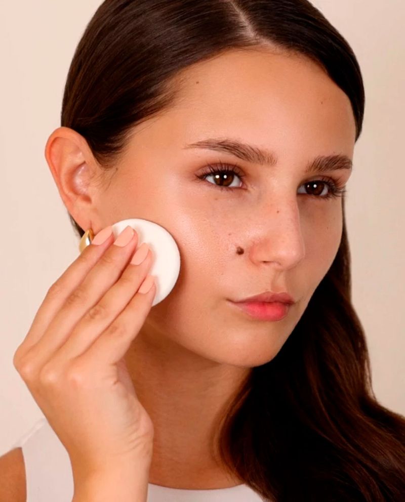 104780384--All-In-One-Cream-Foundation---806-Soft-Ivory-Neutral