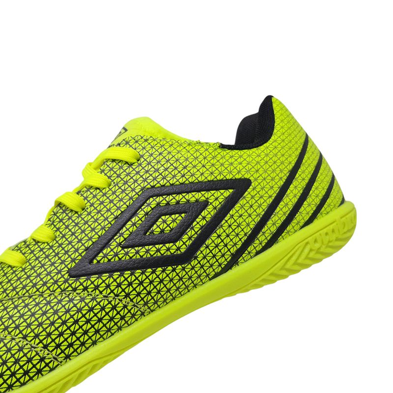 104731107-Zapatilla-deportiva-Umbro-Toccare-IV-IC-amarillo-negro-para-hombre
