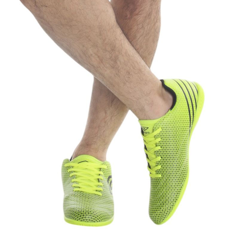 104731107-Zapatilla-deportiva-Umbro-Toccare-IV-IC-amarillo-negro-para-hombre