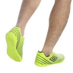 104731107-Zapatilla-deportiva-Umbro-Toccare-IV-IC-amarillo-negro-para-hombre