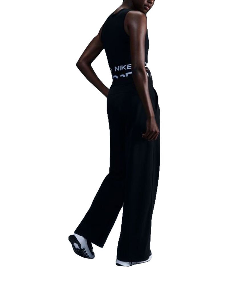 104659775-Top-deportivo-Nike-sin-mangas-para-mujer