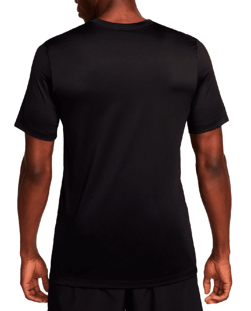 104708817-Camiseta-deportiva-Nike-negra-estampada-para-hombre