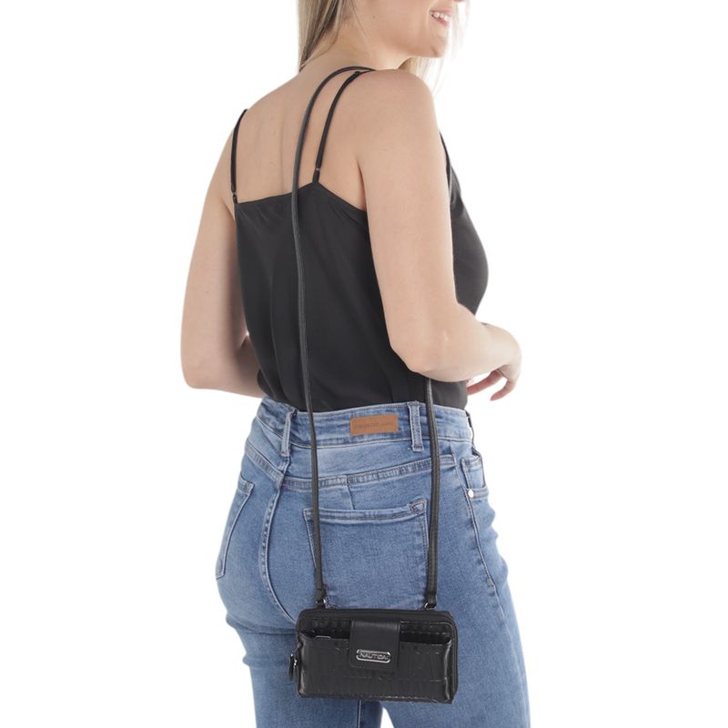 104758861-Billetera-zip-around-Nautica-color-negro-para-mujer