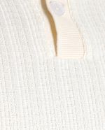 104633901-Camisa-polo-Unexpected-ivory-con-rayas-texturizadas-para-hombre
