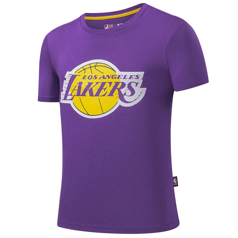 104761545-Camiseta-morada-con-estampado-deportivo-para-niño