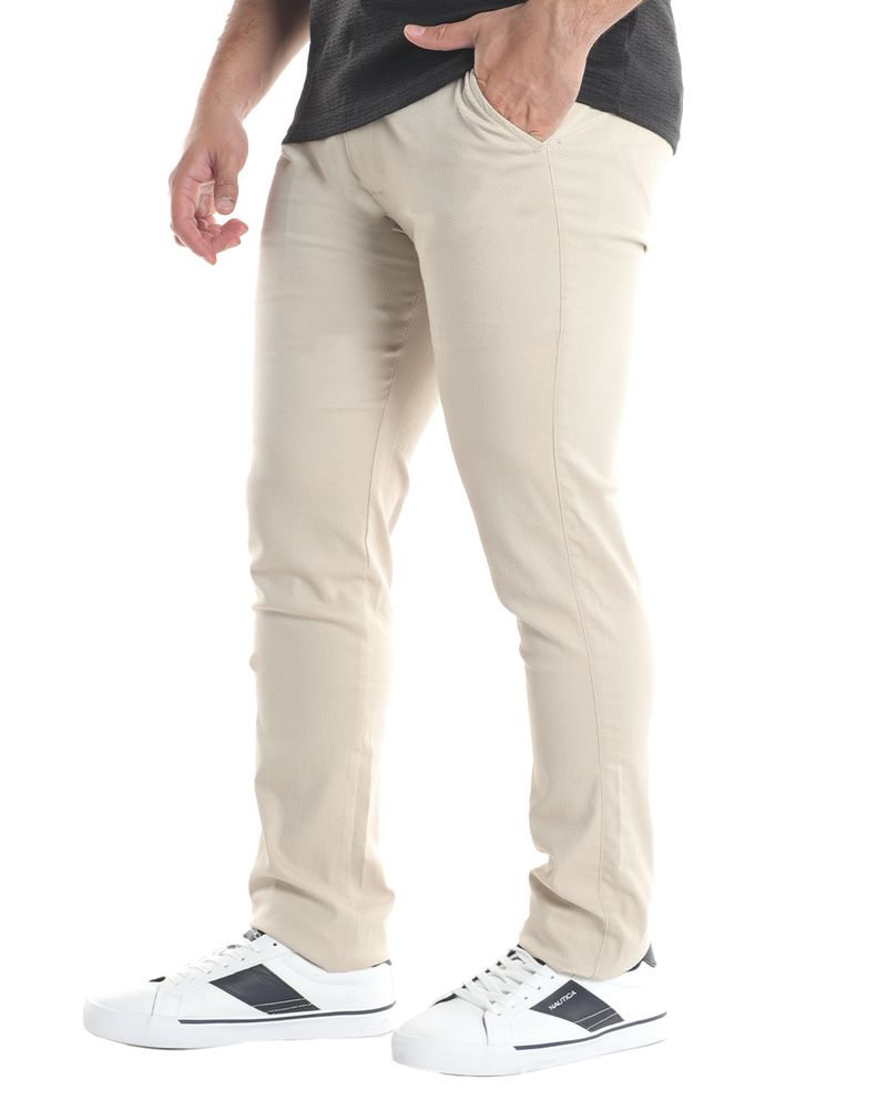 104705661-Pantalon-chino-Unexpected-beige-con-textura-para-hombre