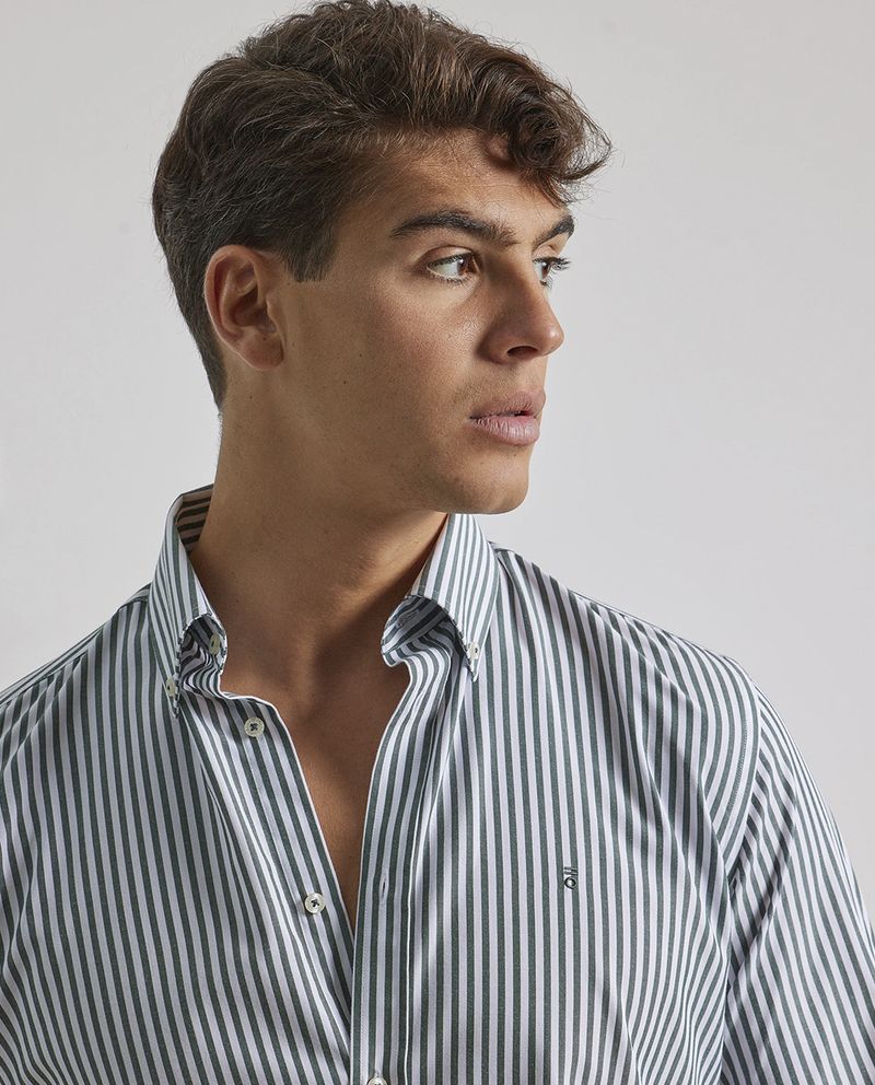 104782688-Camisa-casual-PuroEGO-custom-fit-verde-rayada-para-hombre