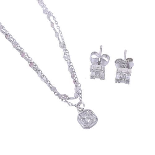 Set de aretes y cadena doble con dije de plata color plateado  para mujer