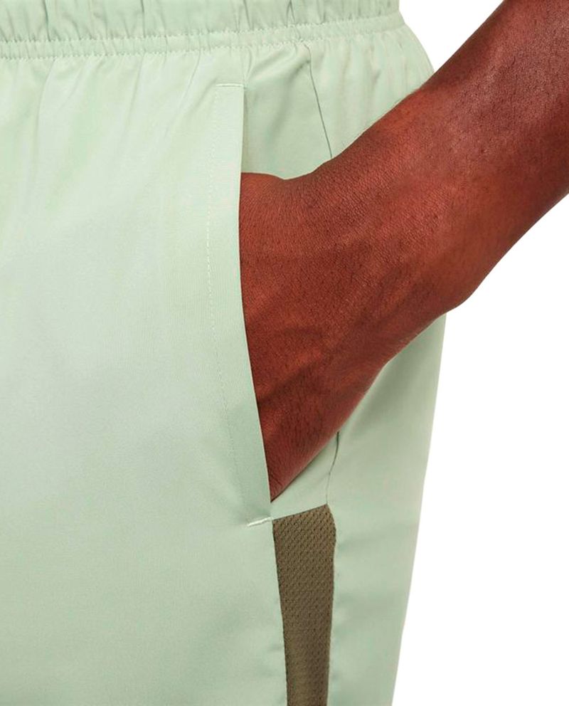 104795268-Short-deportivo-Nike-verde-solido-para-hombre