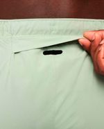104795268-Short-deportivo-Nike-verde-solido-para-hombre