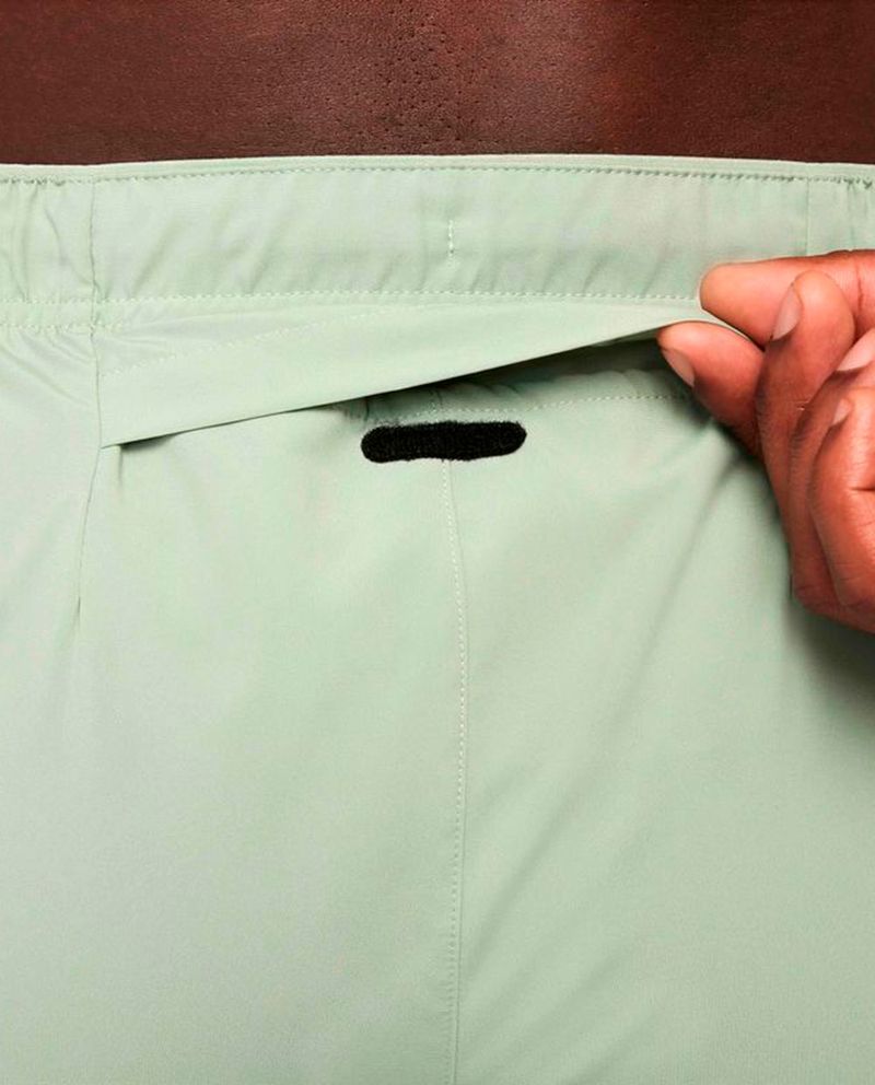 104795268-Short-deportivo-Nike-verde-solido-para-hombre