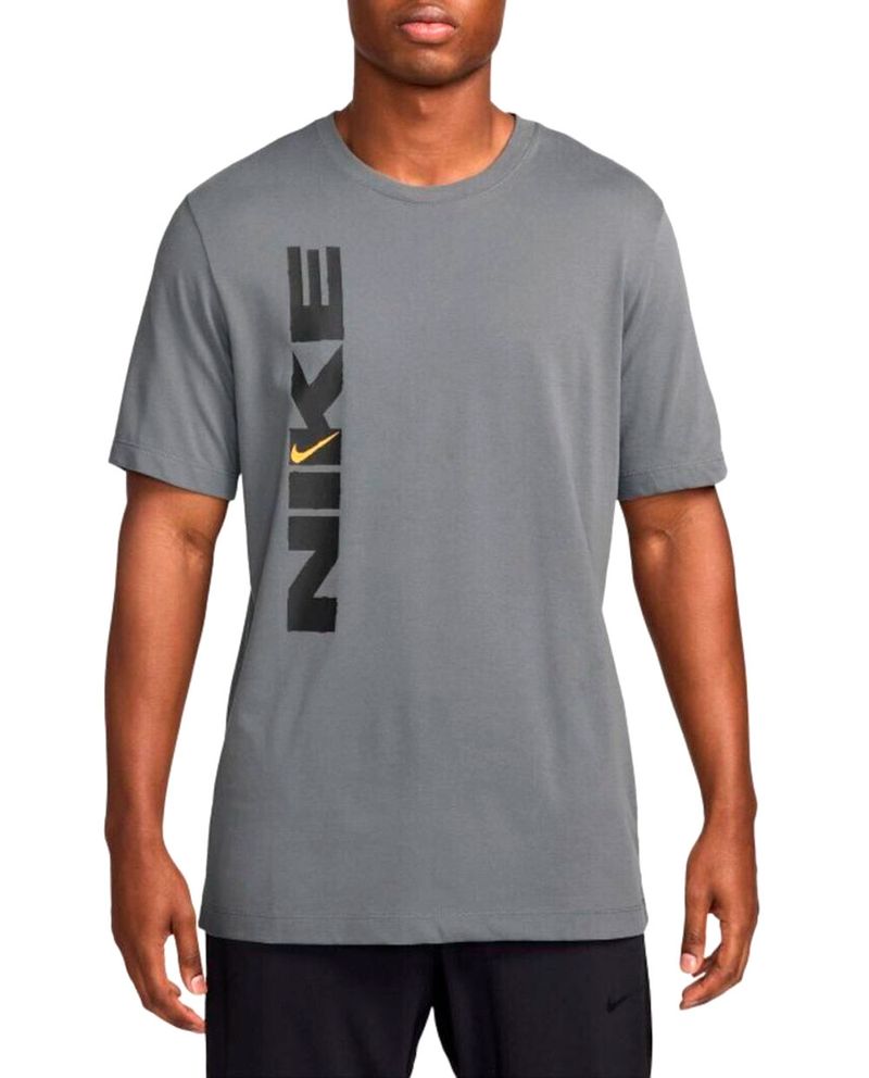 104795283-Camiseta-deportiva-Nike-gris-estampada-para-hombre