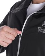 104771377-Chaqueta-impermeable-Nautica-Jeans-Co.-negra-solida-para-hombre