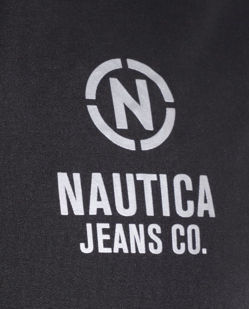 104771381-Chaqueta-impermeable-Nautica-Jeans-Co.-negra-solida-para-hombre