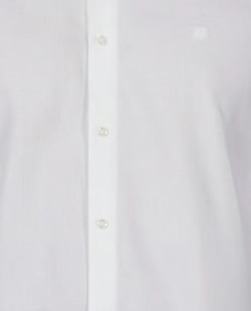 104432349-Camisa-de-vestir-Calvin-Klein-slim-fit-blanca-solida-para-hombre