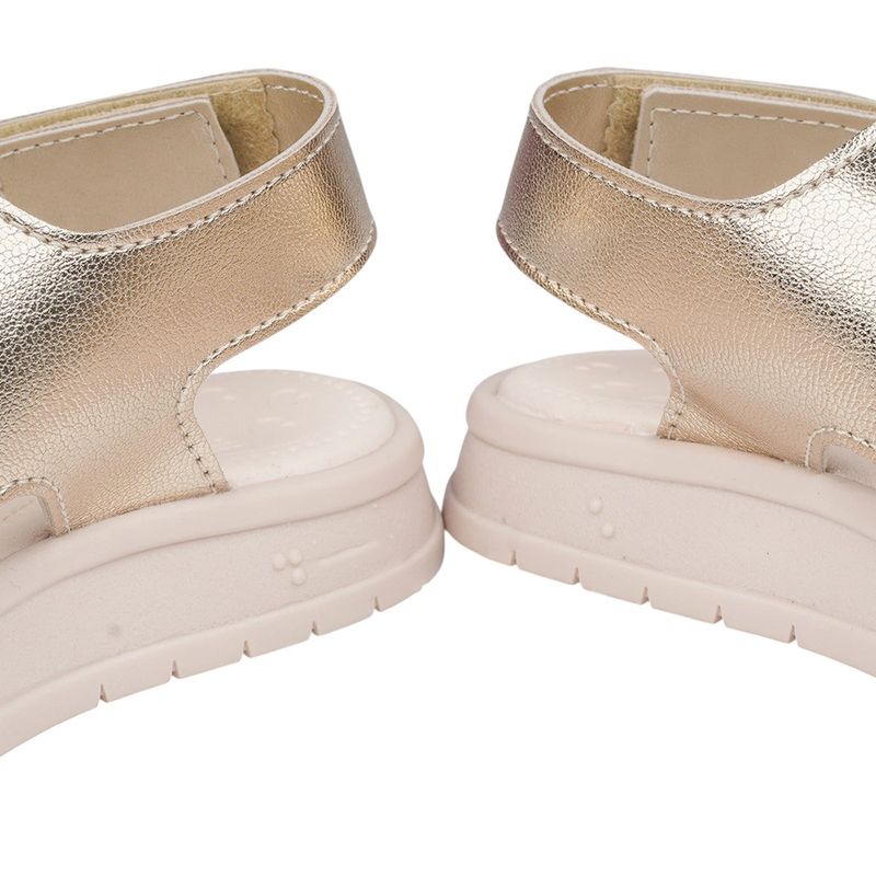 104797501-Sandalia-casual-Pampili-dorada-para-niña-bebe