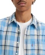 104791109-Camisa-casual-Levi-s-regular-fit-celeste-cuadriculada-para-hombre