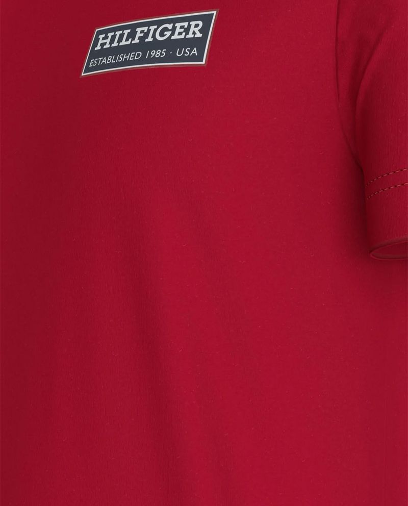 104793997-Camiseta-Tommy-Hilfiger-slim-fit-roja-estampada-para-hombre