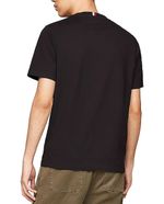 104794011-Camiseta-Tommy-Hilfiger-regular-fit-negra-solida-para-hombre