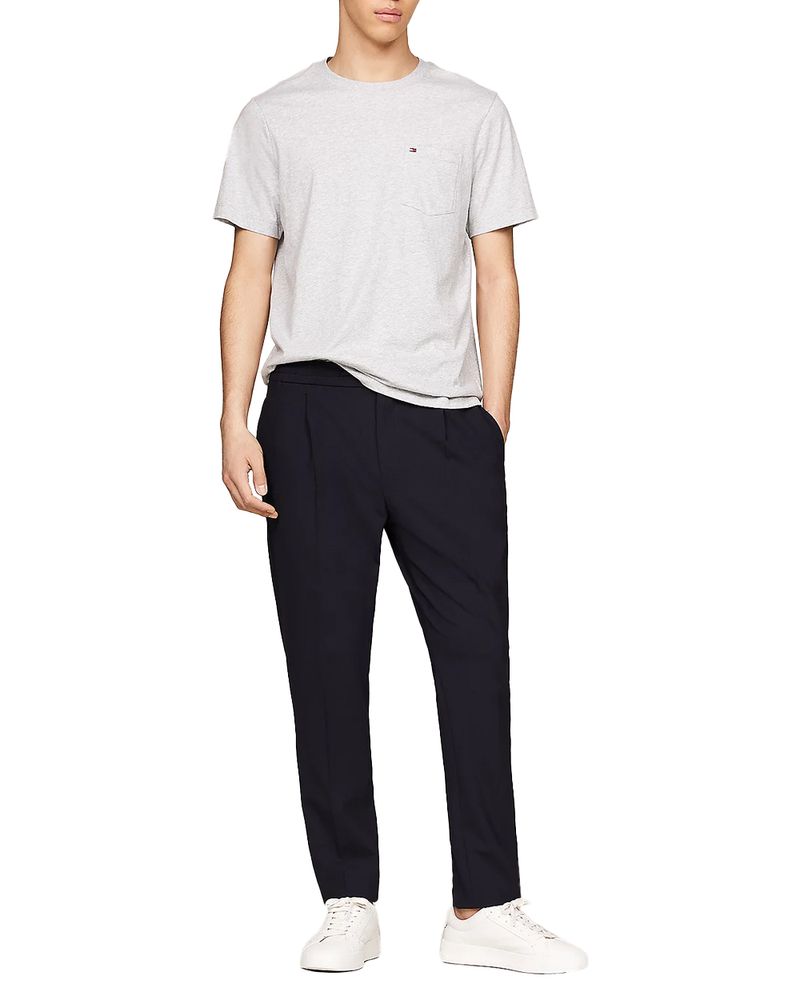 104794026-Camiseta-Tommy-Hilfiger-regular-fit-gris-claro-heather-para-hombre