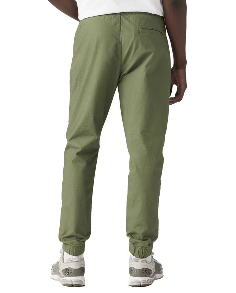 104791101-Pantalon-jogger-Levi-s-verde-solido-para-hombre