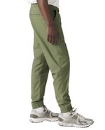 104791101-Pantalon-jogger-Levi-s-verde-solido-para-hombre