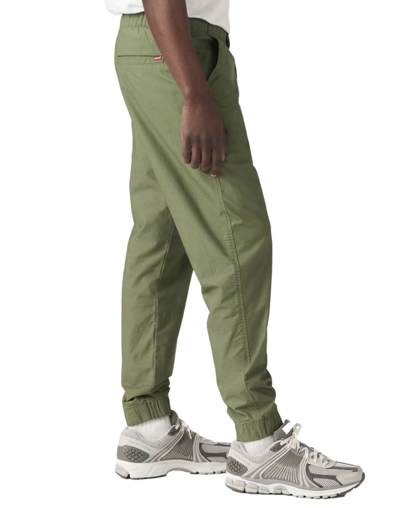 104791101-Pantalon-jogger-Levi-s-verde-solido-para-hombre