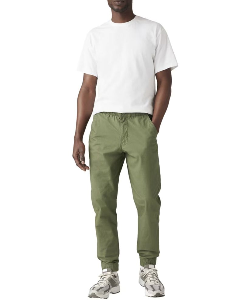 104791101-Pantalon-jogger-Levi-s-verde-solido-para-hombre
