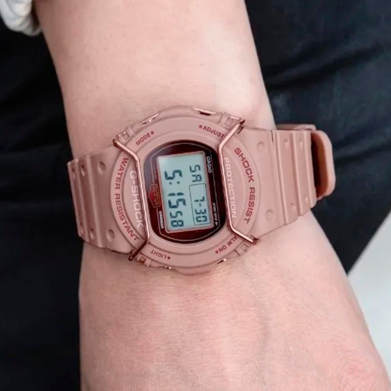 104797925-Reloj-G-Shock-digital-resina-cafe-para-mujer