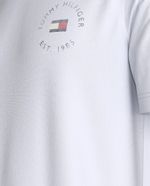 104794054-Camiseta-casual-Tommy-Hilfiger-blanca-con-logo-circular-para-hombre