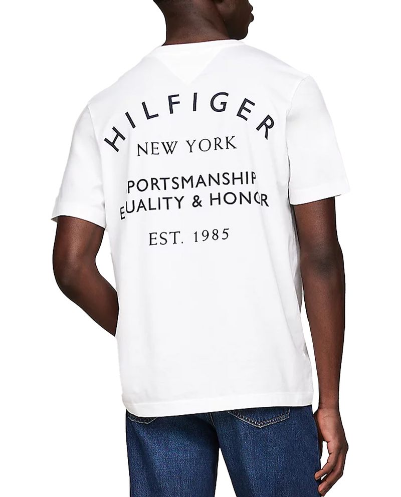 104794094-Camiseta-casual-Tommy-Hilfiger-regular-fit-blanca-Hilfiger-para-hombre