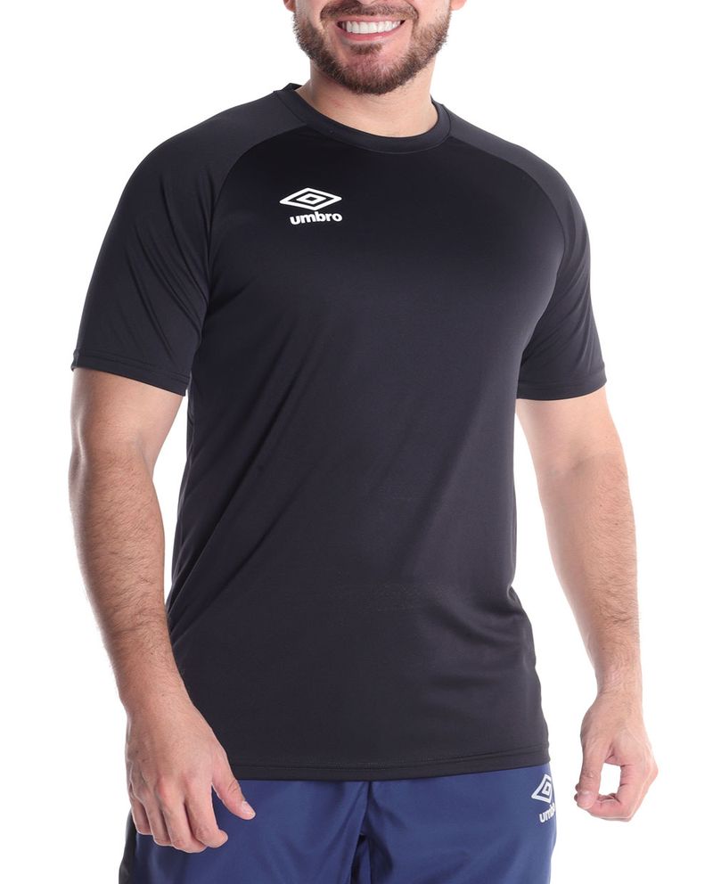 104699440-Camiseta-deportiva-Umbro-negro-solido-para-hombre