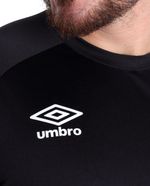 104699440-Camiseta-deportiva-Umbro-negro-solido-para-hombre