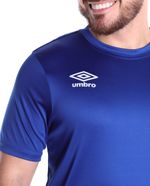 104746891-Camiseta-deportiva-Umbro-azul-solido-para-hombre