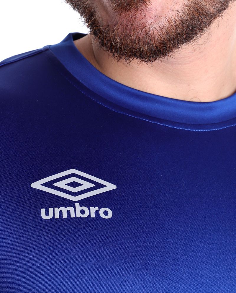 104746891-Camiseta-deportiva-Umbro-azul-solido-para-hombre