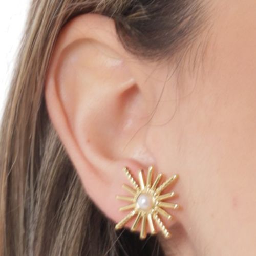 Aretes en forma de sol de acero con baño de oro para mujer