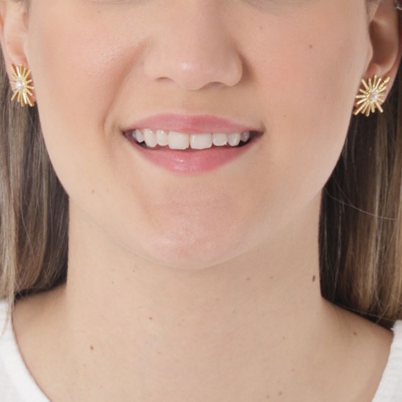 104701997-Aretes-en-forma-de-sol-de-acero-con-baño-de-oro-para-mujer