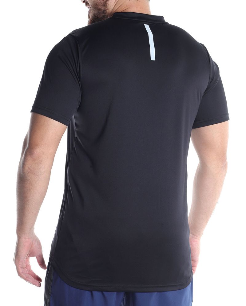 104746899-Camiseta-deportiva-Umbro-negra-solida-para-hombre
