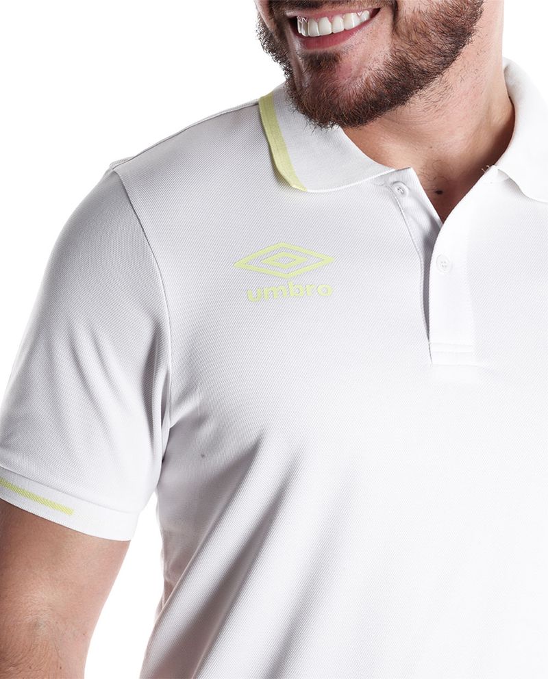 104746911-Camiseta-deportiva-tipo-polo-Umbro-blanca-para-hombre