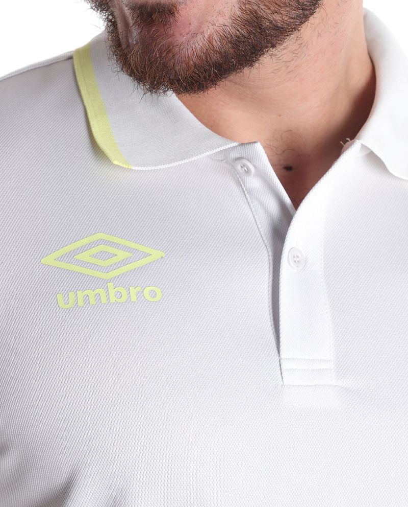 104746911-Camiseta-deportiva-tipo-polo-Umbro-blanca-para-hombre