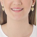 104702003-Aretes-largos-de-corazones-en-baño-de-oro-para-mujer