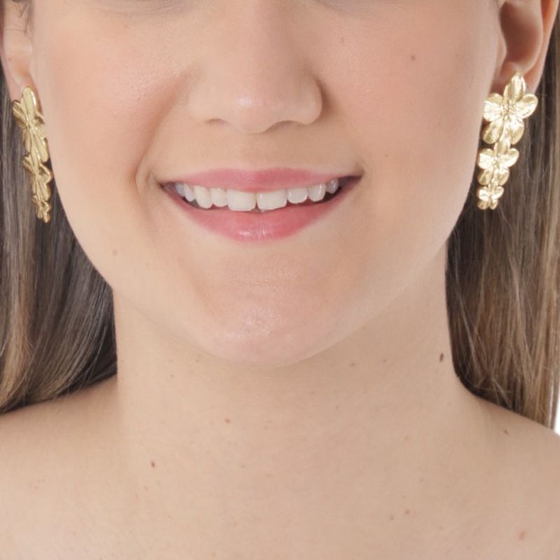 104702017-Aretes-largos-de-flores-color-dorado-para-mujer